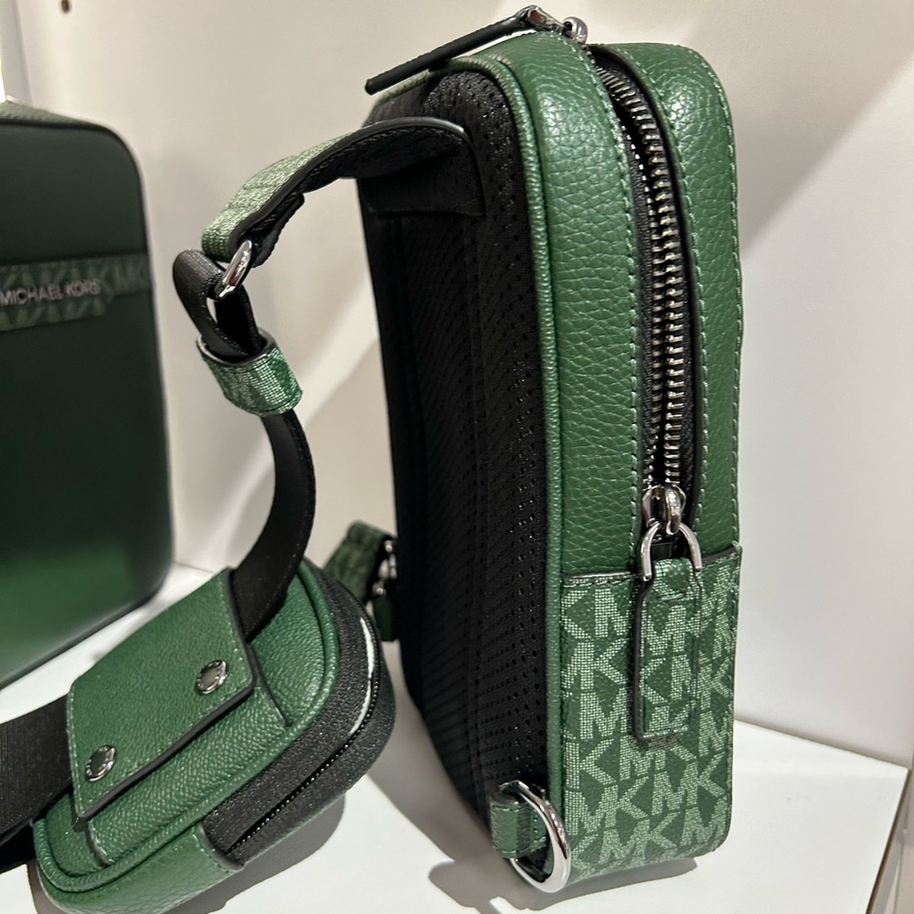 Michael Kors Cooper Medium KORS Logo Sling Pack NWT moss green with porch - Picture 3 of 15